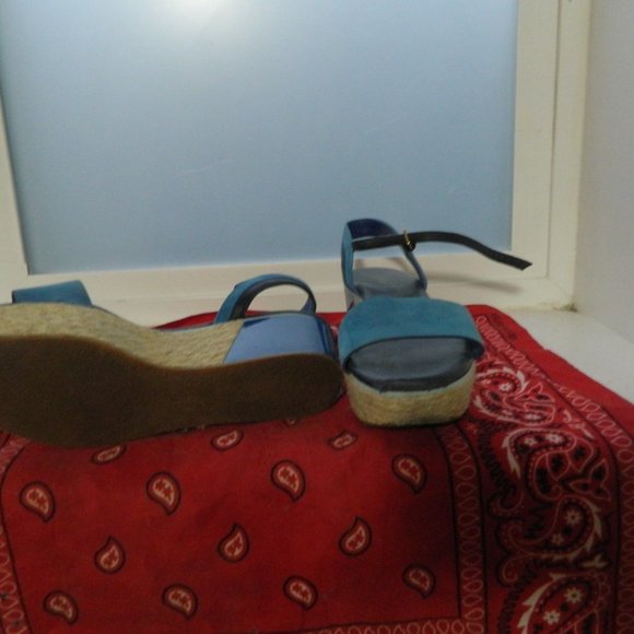 Platform Sandals - Picture 4 of 4